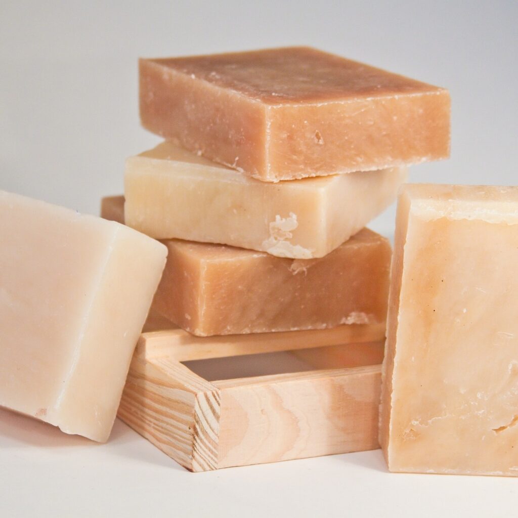 目元のたるみケアに効果的なレチノールの使い方は？