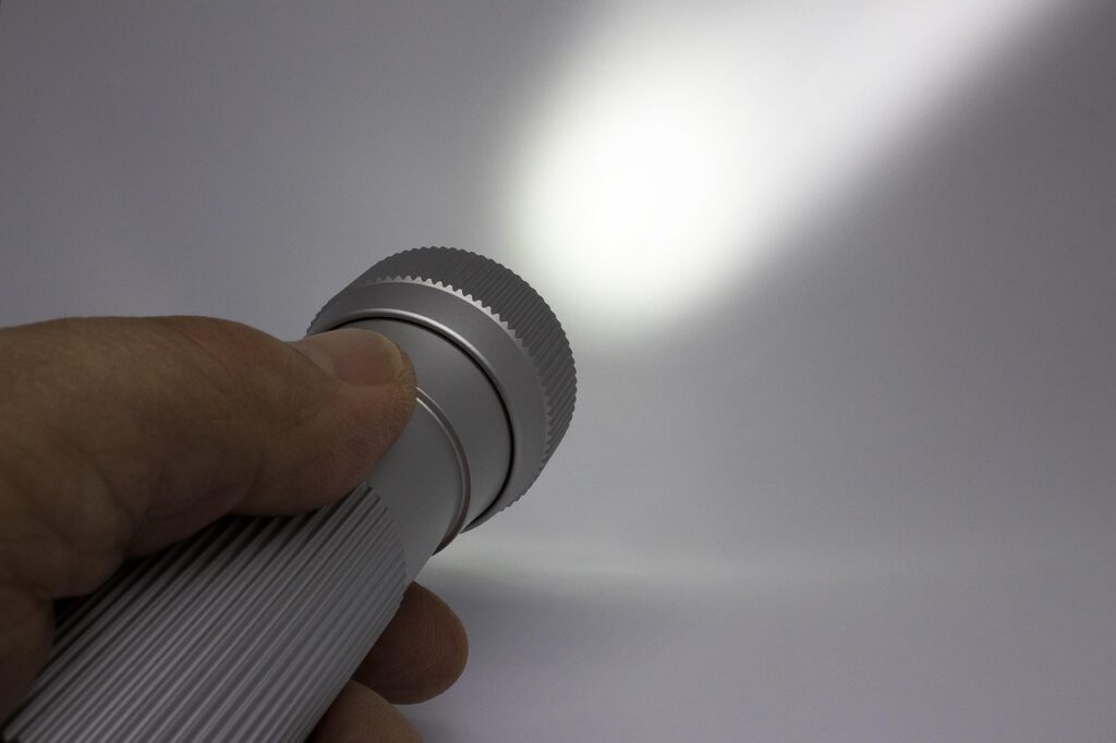 EMS目元美顔器とLED併用の効果はどのようなものですか？