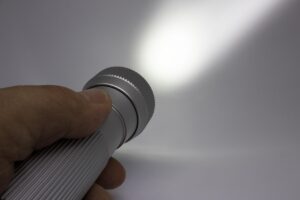 EMS目元美顔器とLED併用の効果はどのようなものですか？